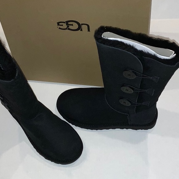 NIB UGG Bailey Button Boots - Black - Size 7 - Picture 2 of 3